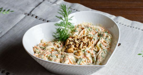 Erişteli Havuçlu Salata
