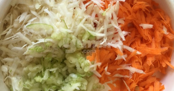 havuclu-elmali-kereviz-salatasi-4