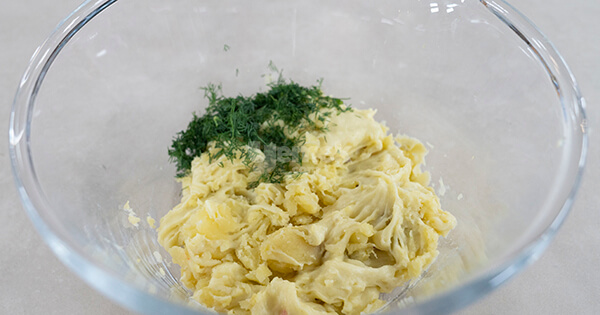 yogurtlu-patates-salatasi-asama2-yemekcom