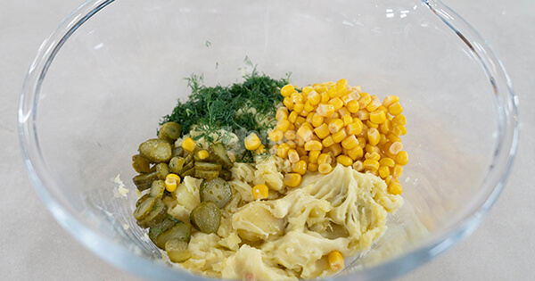 yogurtlu-patates-salatasi-asama3-yemekcom