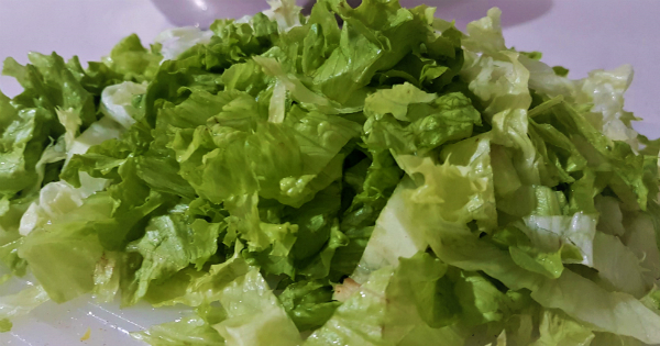 degisik-sezar-salata-asama