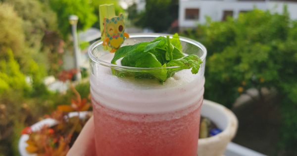 Ananaslı Çilekli Soda