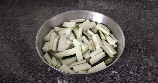 kiymali-patlican-yemegi-asama-1