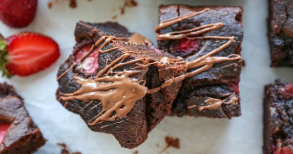 Sütlü Çikolatalı Çilekli Brownie