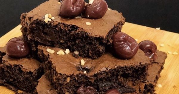 Vişneli Fındıklı Brownie