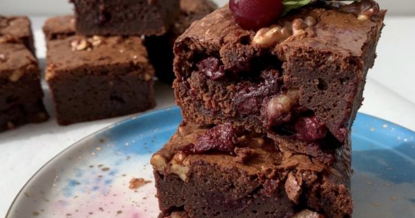 Vişneli ve Cevizli Brownie