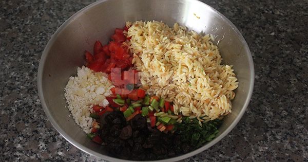 arpa-sehriye-yaz-salatasi-asama-4