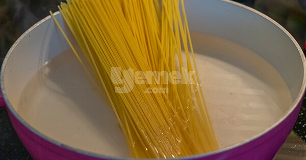 bolonez-soslu-makarna-asama-6