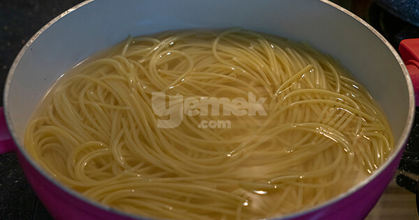 bolonez-soslu-makarna-asama-7
