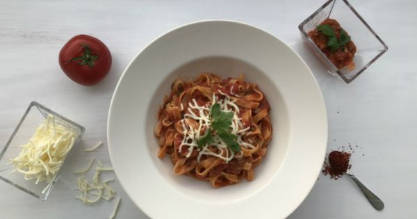 Kıymalı Mozzarella'lı Makarna