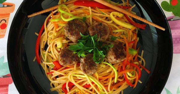 Sebzeli Köfteli Spagetti