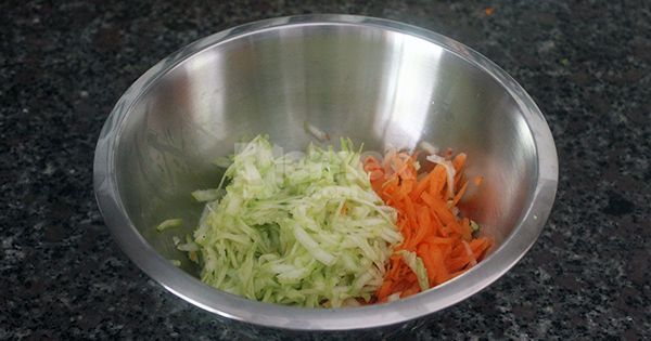 yogurtlu-eriste-salatasi-asama-3