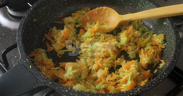 yogurtlu-eriste-salatasi-asama-4