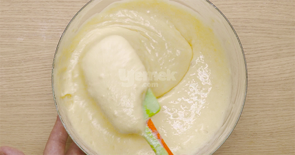 kremali-cilekli-pasta-adim-4