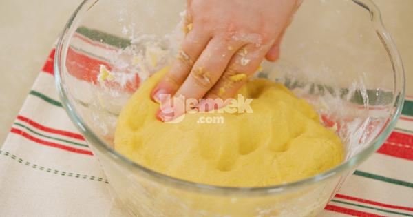 elmali-turta-asama5-yemekcomm