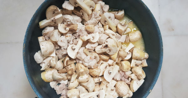 kori-soslu-mantarli-tavuk1