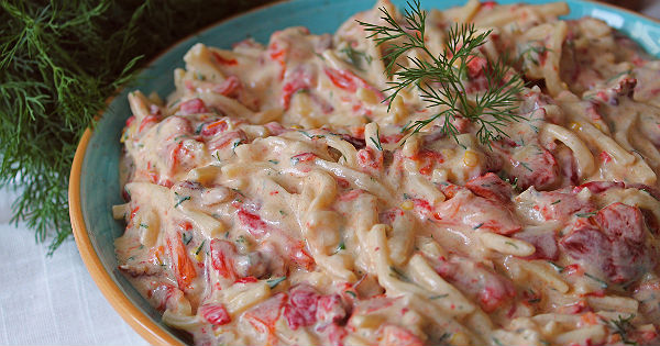 koz-biberli-eriste-salatasi3