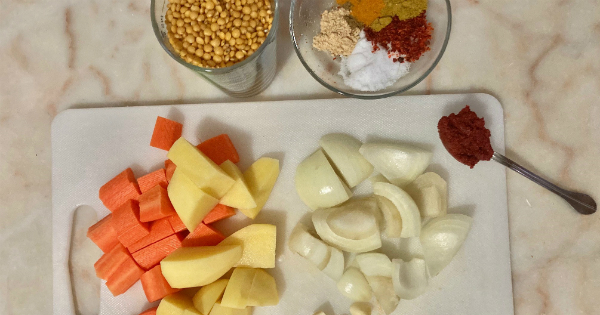 sari-mercimek-corbasi-jos-adim1