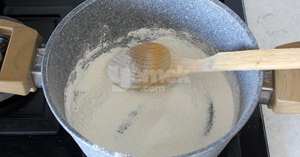 muhallebili-havuclu-kek-asama-7