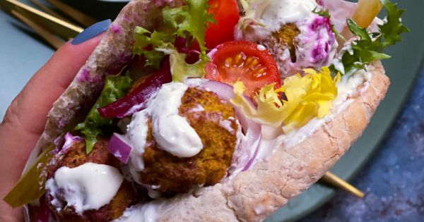 Pita Arası Tahin Soslu Falafel