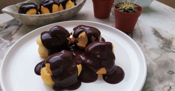 Çikolata Soslu Profiterol