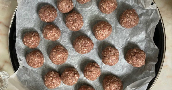 domatesli-feslegen-soslu-kofte-adim-2
