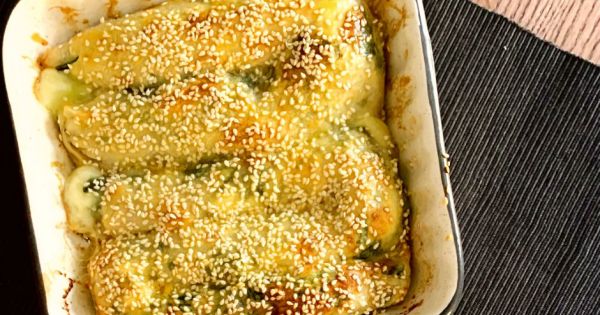 El Açması Ispanaklı Peynirli Börek