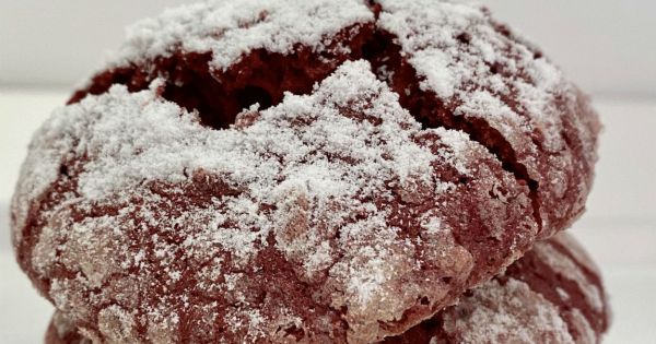 Kırmızı Kadife Kurabiye (Red Velvet Cookie)