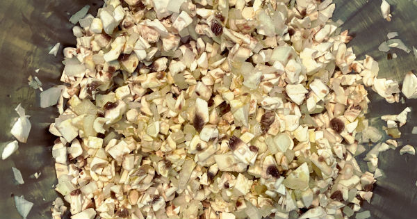 kremali-sarimsakli-mantar-corbasi-adim-1
