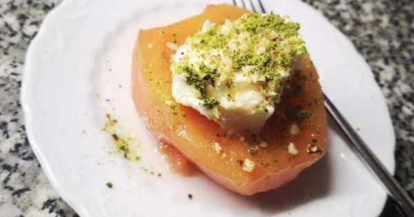 Kaymaklı Cevizli Ayva Tatlısı