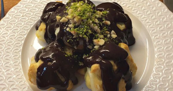 Kremalı Çikolatalı Profiterol