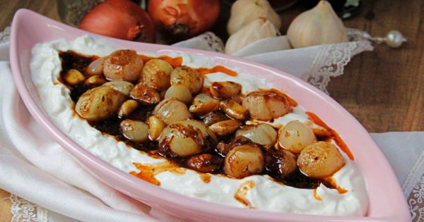 Yoğurtlu Soğan Mezesi