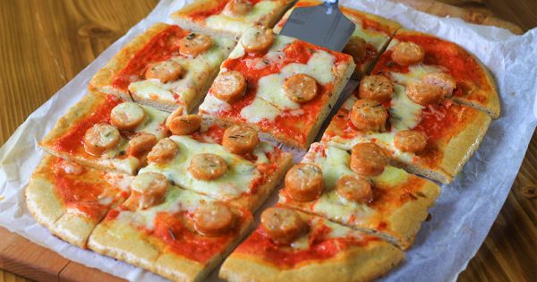 Piliç Sosisli Pizza Tarifi, Nasıl Yapılır? (Resimli Anlatım)