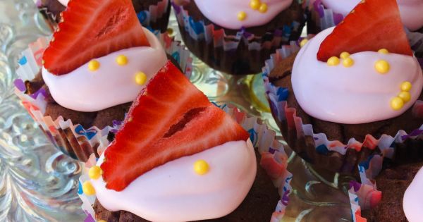 Rafine Şekersiz Çilekli Cupcake