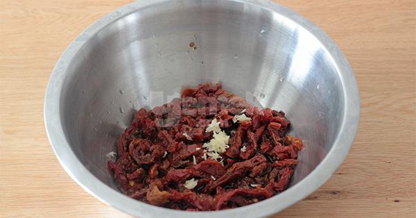 cevizli-kuru-domates-mezesi-2