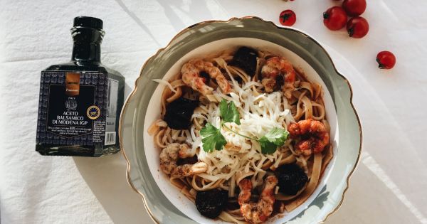 Domates Soslu Karidesli Makarna
