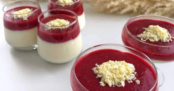 Frambuaz ve Çilek Soslu Muhallebi