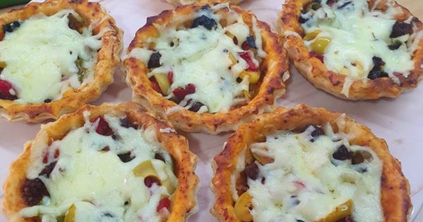 Kahvaltılık Milföyden Tart Pizza