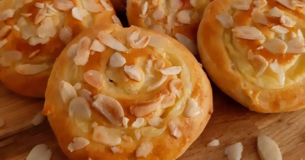 Custard Bread Roll