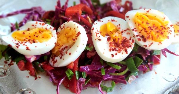 Kapya Biberli Haşlanmış Yumurta Salatası