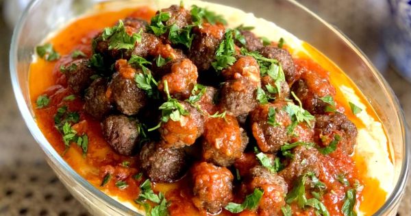 Patates Püresi Yatağında Misket Köfte