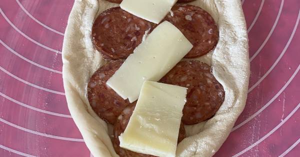 sucuklu-ispanakli-pide-adim