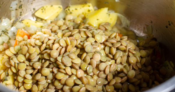 unsuz-sebzeli-yesil-mercimek-corbas3