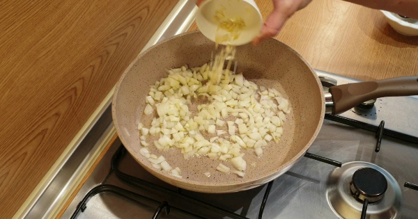 besamel-soslu-kiymali-asama1