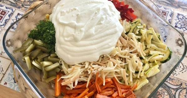 eristeli-yogurtlu-sebze-salatasi-adim-3
