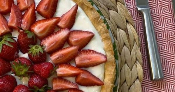 Yumuşacık Çilekli Tart
