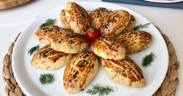 Dereotu ve Peynirli Kıyır Poğaça