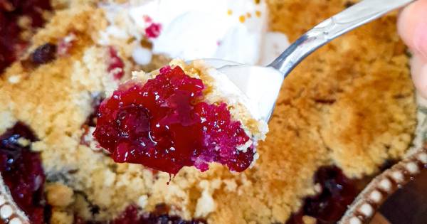 orman-meyveli-crumble-tarifi (1)