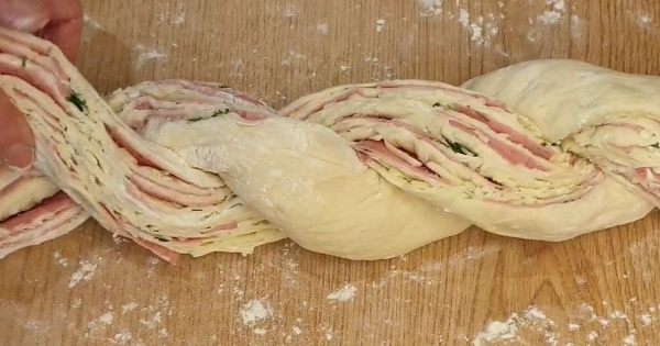salamli-peynirli-orgu-ekmek-asamasi10
