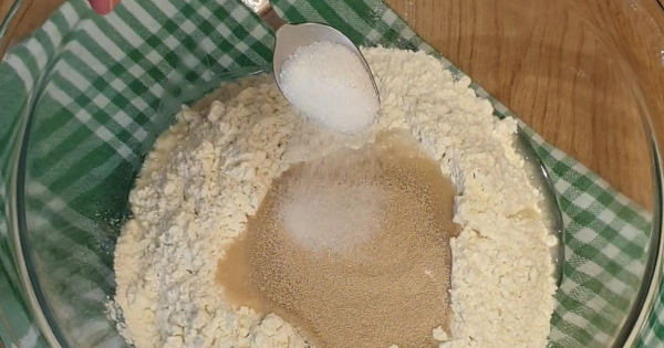 salamli-peynirli-orgu-ekmek-asamasi2